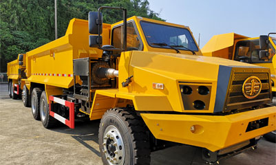 矿用自卸车