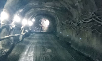 疆锋铁矿200万t／a采矿工程115m、135m分段采准基建工程