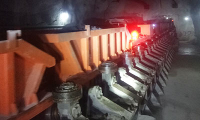 疆锋铁矿200万t／a采矿工程100m中段运输平巷、破碎硐室等安装工程