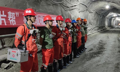 大红山项目部举行“冒顶片帮”事故现场处置演练